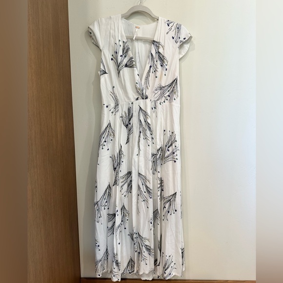 Free People, white flory dress, size 6 - Picture 1 of 3